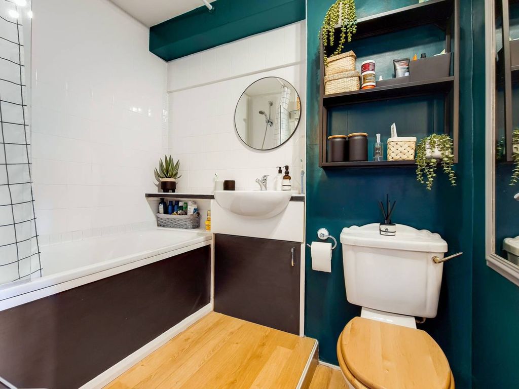 Barringer Square, Tooting Bec, London SW17  