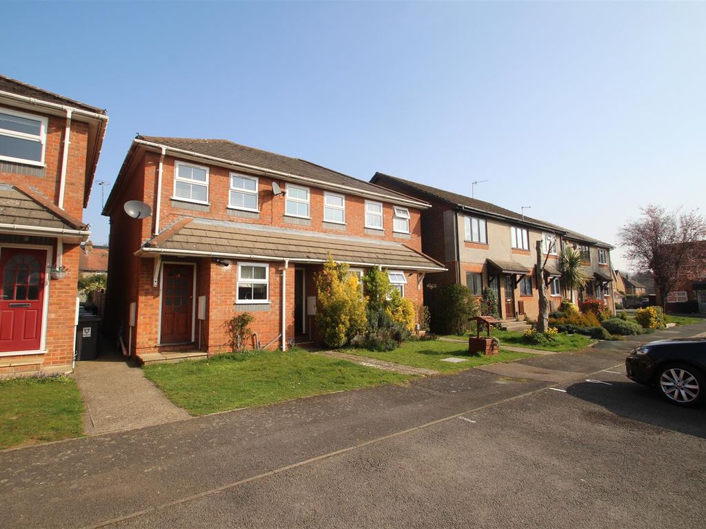1 bed semidetached house to rent in Wood End Close, Hemel Hempstead