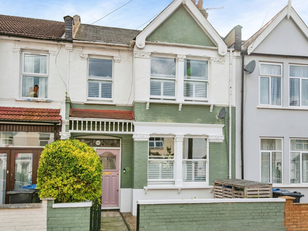 3 bed terraced house for sale in Albert Road, London SE25, £550,000