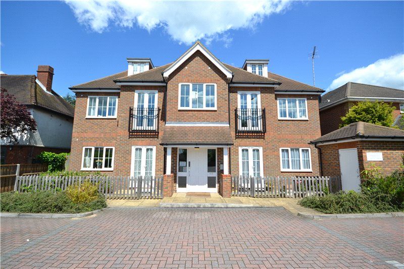 2 bed flat to rent in English Court, 415 Reading Road, Wokingham