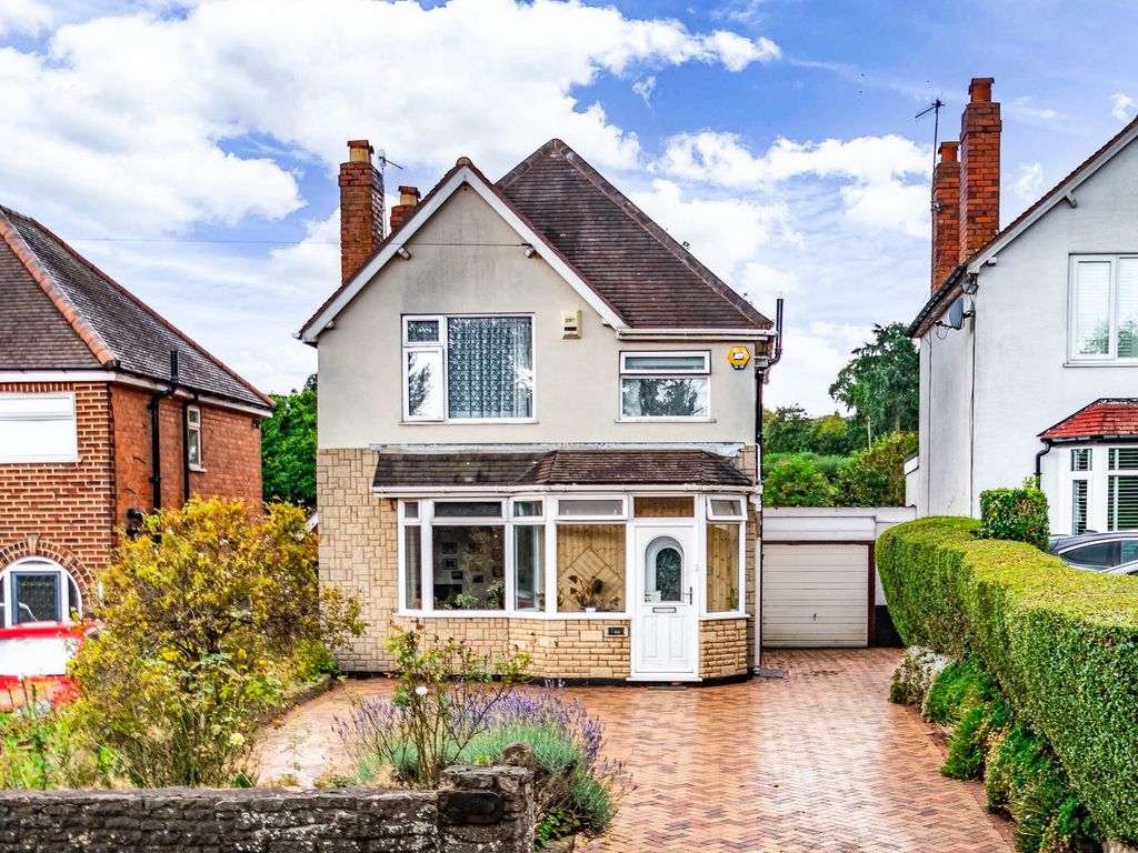3 bed detached house for sale in Stourbridge Road, Catshill, Bromsgrove
