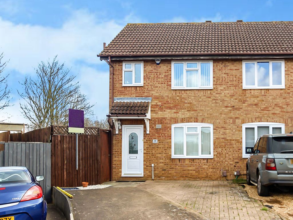 3 bed semidetached house for sale in Heron Close, Wellingborough NN8