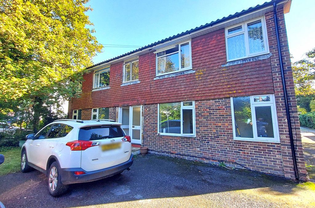 2 bed flat to rent in Manor Road, Worthing BN11, £1,125 pcm Zoopla