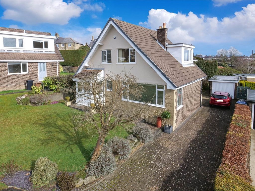 4 bed detached house for sale in Summerfield Drive, Baildon, Shipley