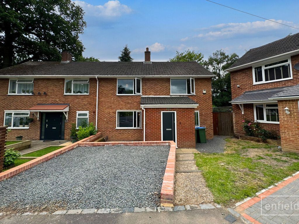 4 bed semidetached house for sale in Cheriton Avenue, Southampton SO18