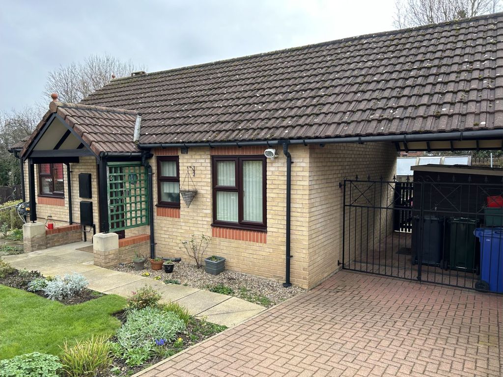 2 bed bungalow for sale in Redbrook Walk, Barnsley S75, £142,500 Zoopla