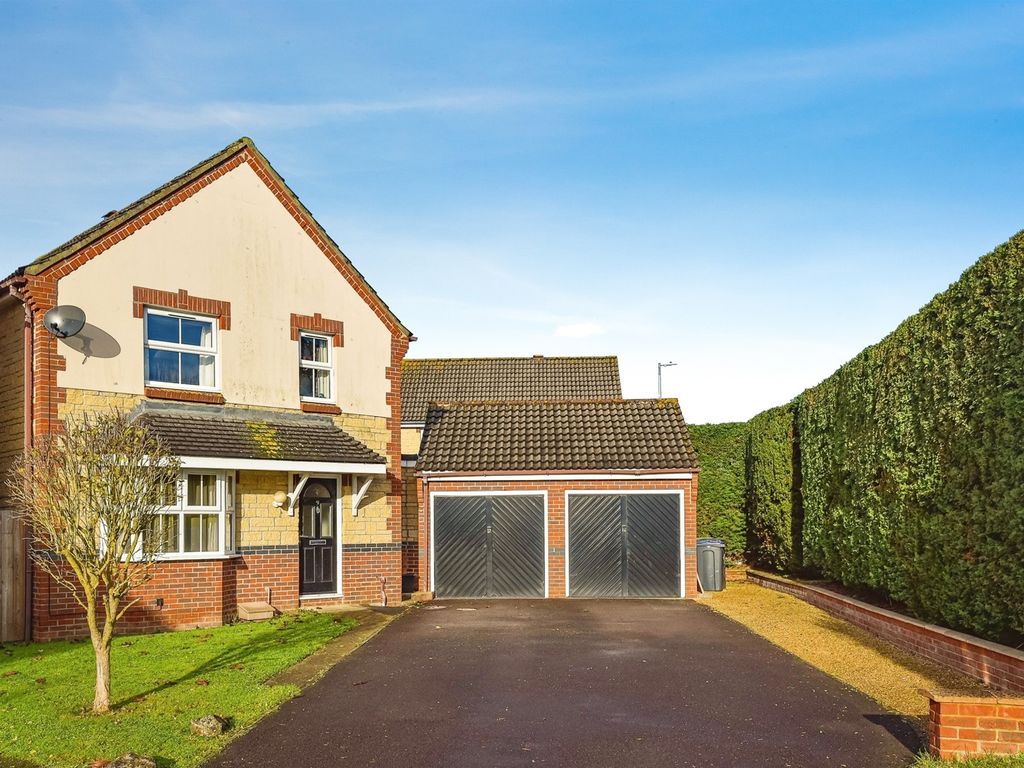 4 bed detached house for sale in Honeysuckle Close, Hilperton, Trowbridge BA14, £425,000 Zoopla