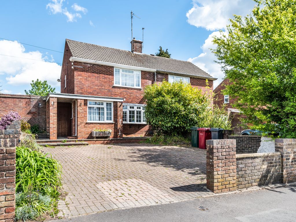 2 bed semidetached house for sale in The Meadway, Tilehurst, Reading
