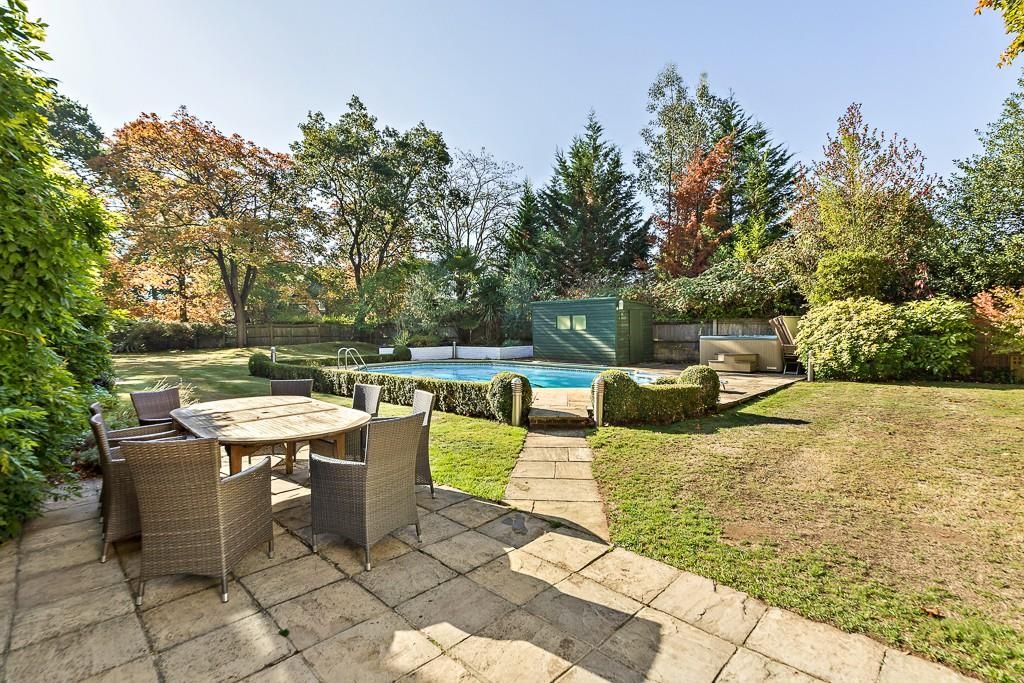 5 bed detached house to rent in Broad Highway, Oxshott Way Estate