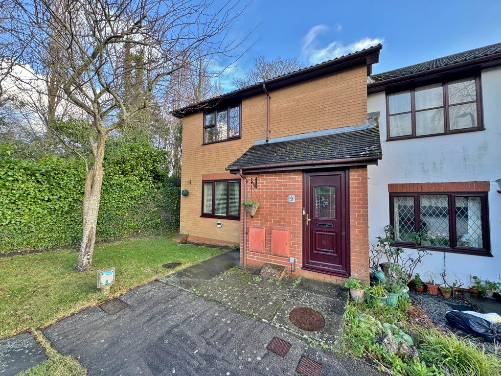 2 bed flat for sale in Priory Court, Neelands Grove, Portchester