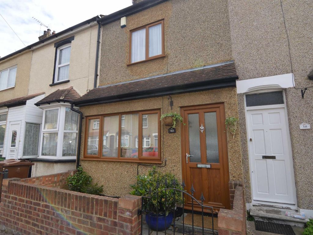 3 bed terraced house to rent in Belmont Road, Grays RM17, £1,500 pcm