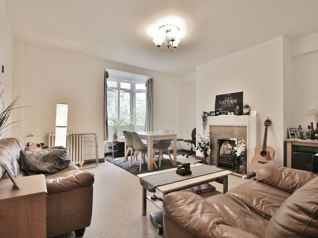 3 bed flat to rent in Latymer Court, Hammersmith Road, Hammersmith W6