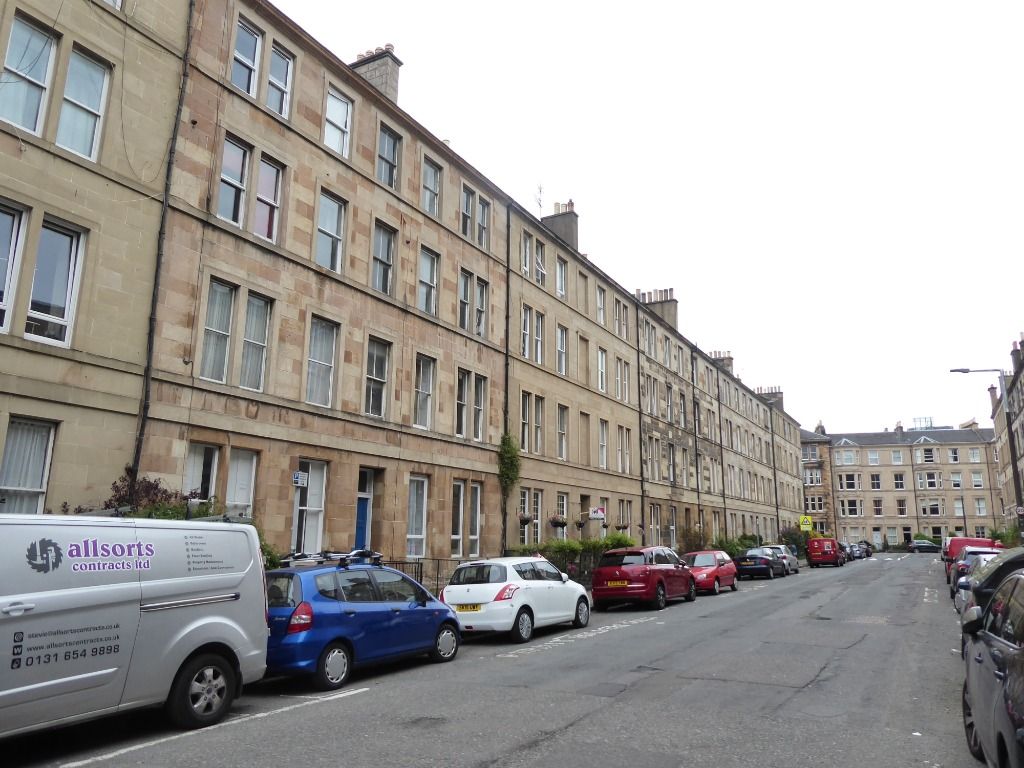 3 bed flat to rent in Panmure Place, Tollcross, Edinburgh EH3, £1,850