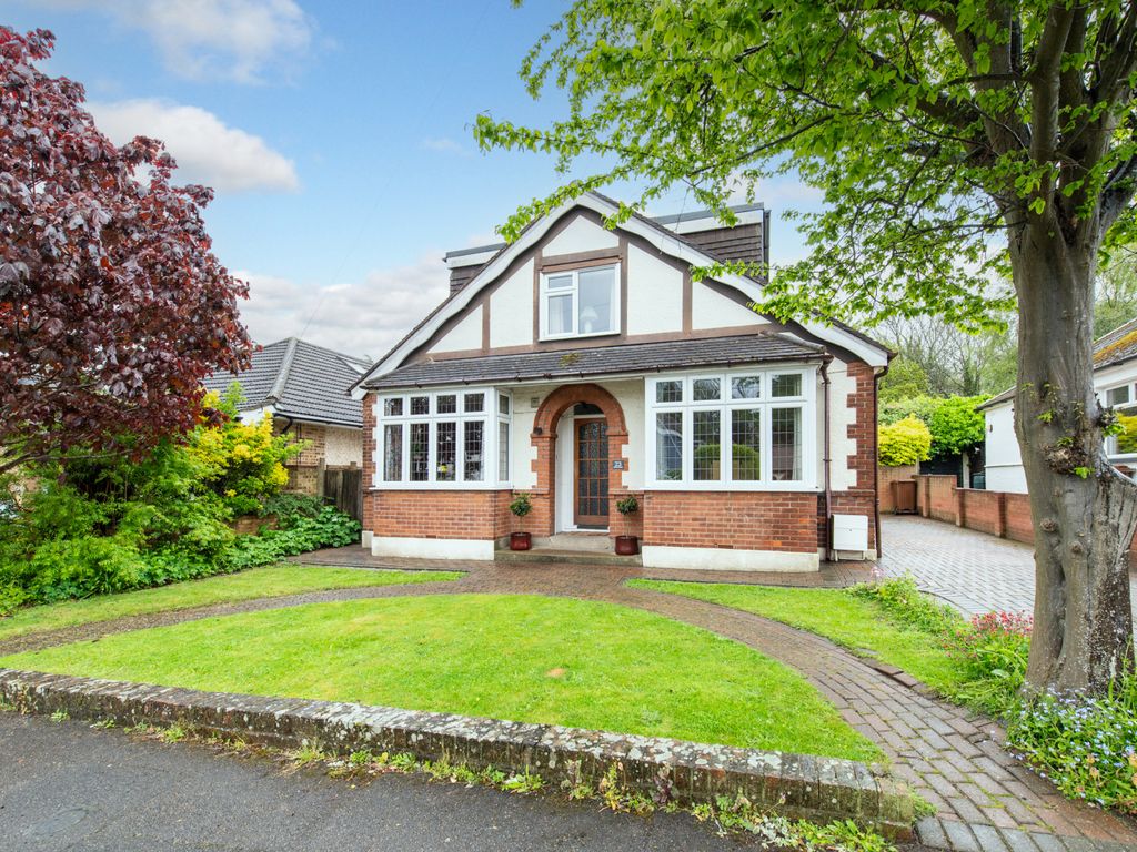 3 bed bungalow for sale in Edwin Road, Rainham, Wigmore, Kent ME8, £
