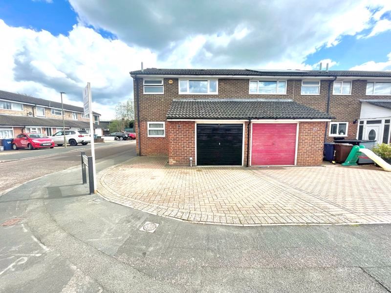 3 bed end terrace house for sale in Whitley Crescent, Bicester OX26, £