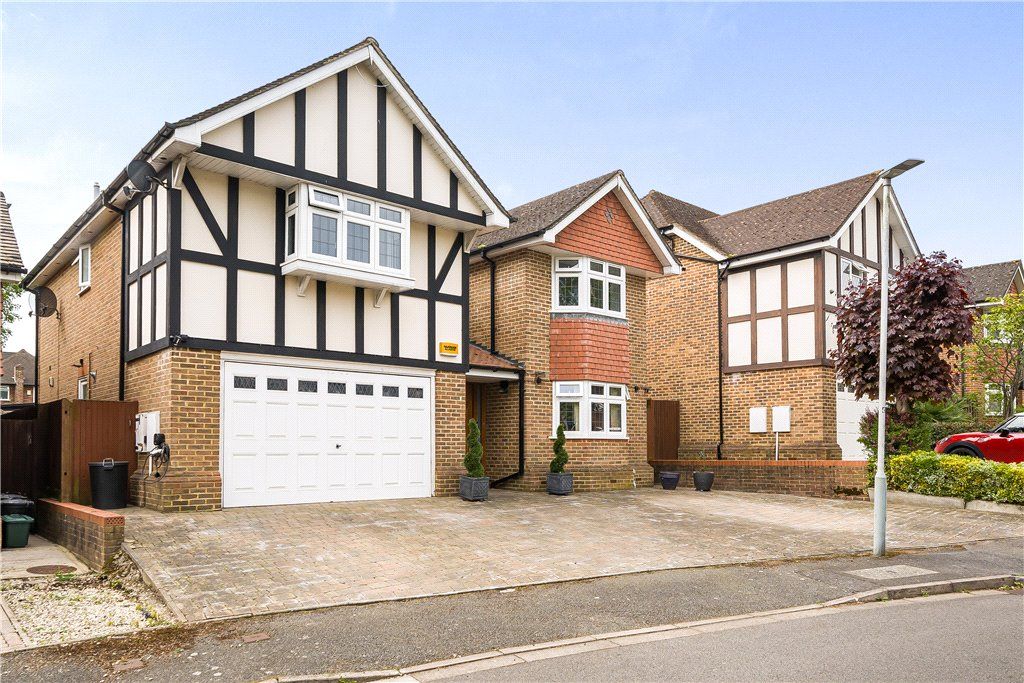 5 bed detached house for sale in Heythrop Drive, Ickenham, Middlesex