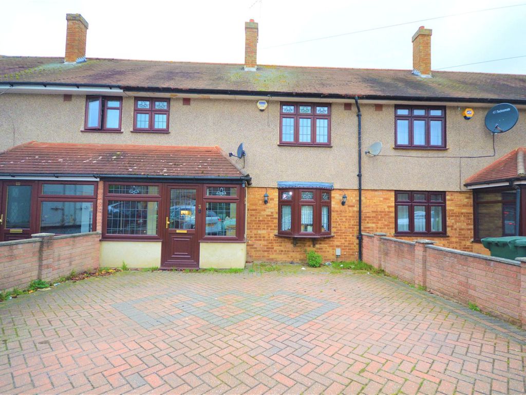 3 bed terraced house for sale in Lawn Farm Grove, Romford RM6 Zoopla