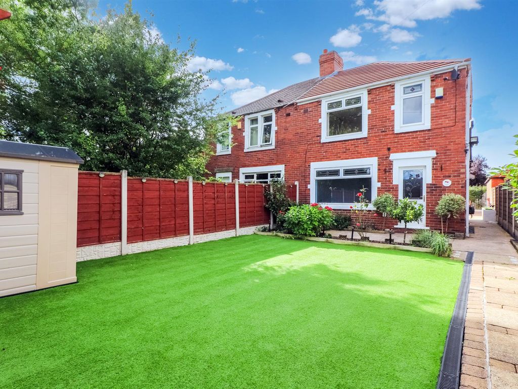 4 bed semidetached house for sale in Bleakley Lane, Notton, Wakefield
