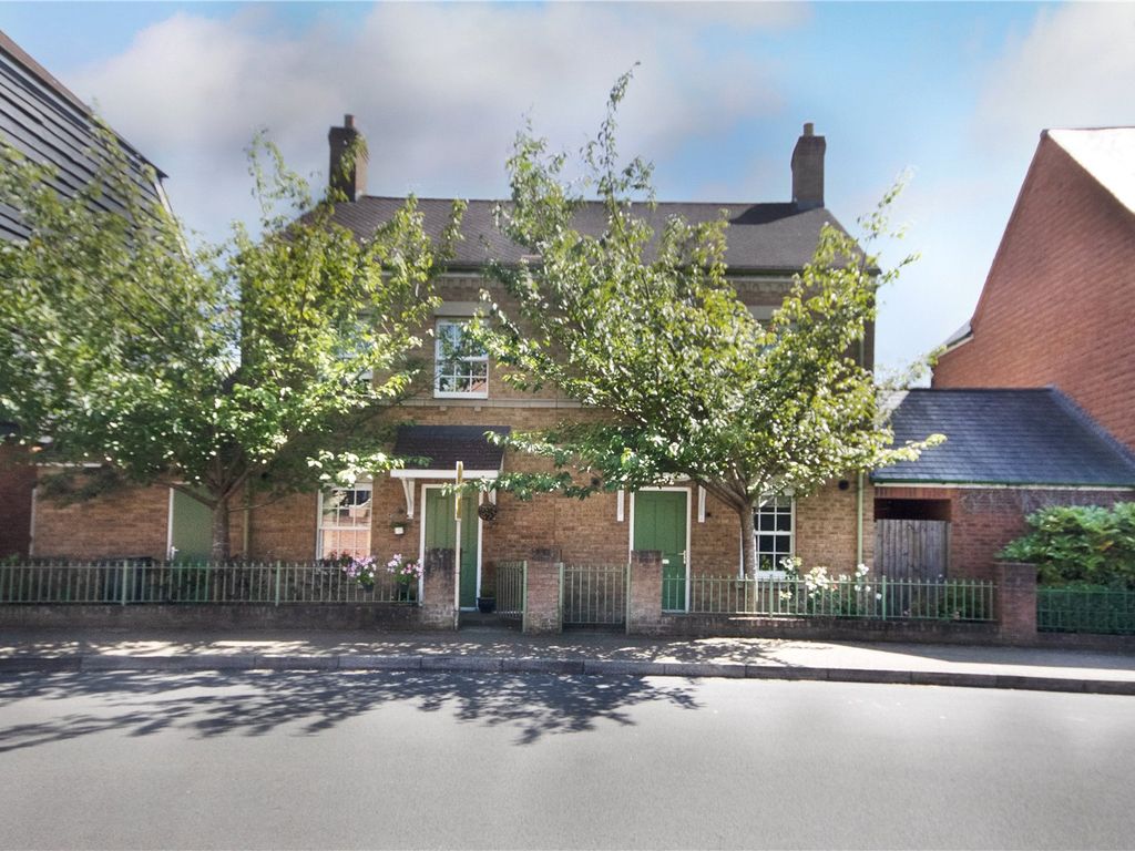 3 bed semidetached house to rent in East Wichel Way, Wichelstowe