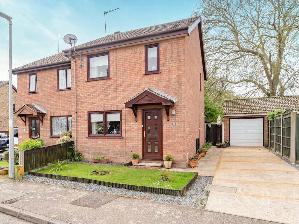 3 bed semidetached house for sale in Watsons Close, Hopton, Great