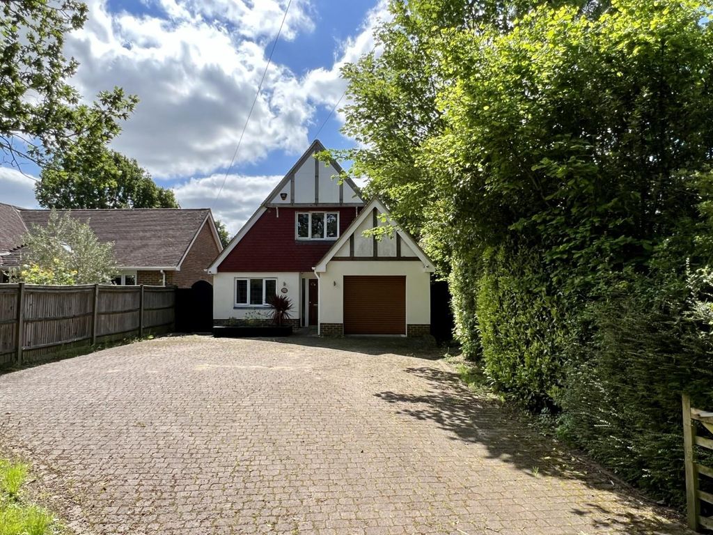 3 bed detached house for sale in Woodchurch Road, Tenterden TN30, £