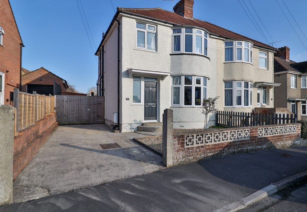 3 bed semidetached house for sale in Cedar Grove, Yeovil, Somerset