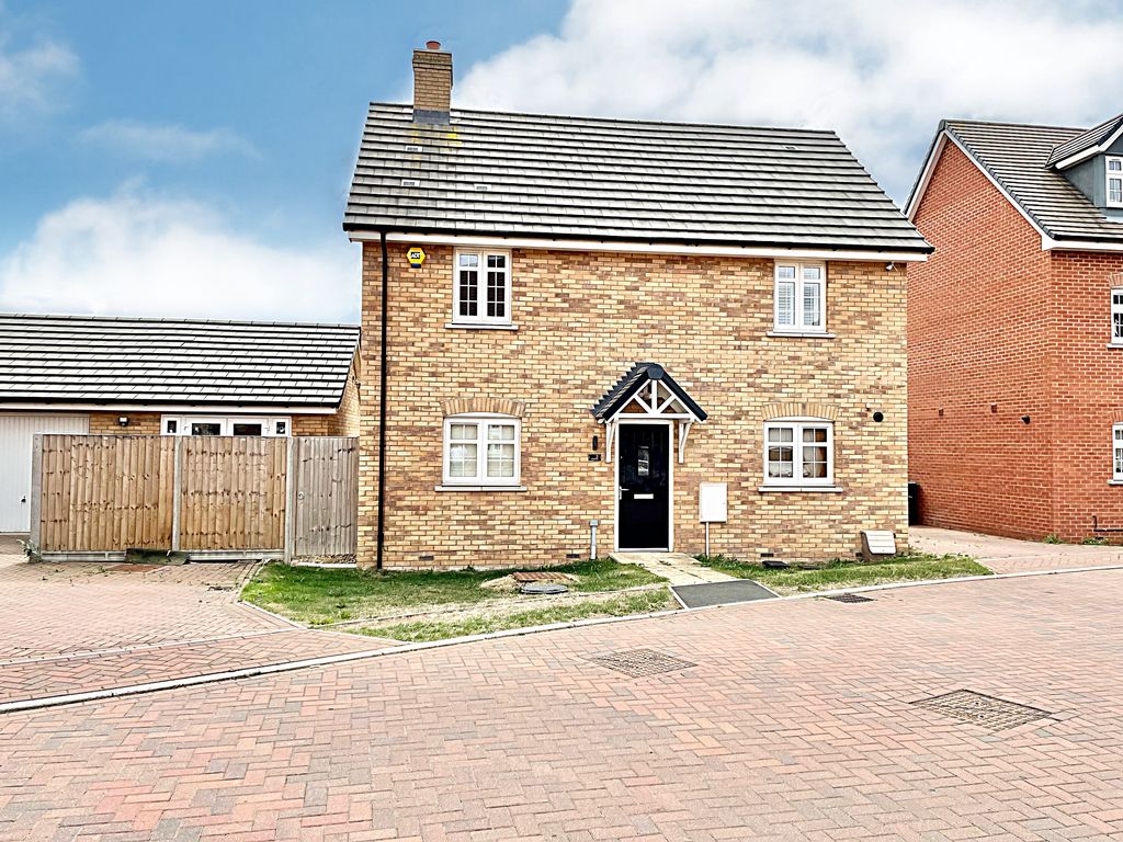 3 bed detached house to rent in Palstra, Bedford MK42, £1,675 pcm Zoopla