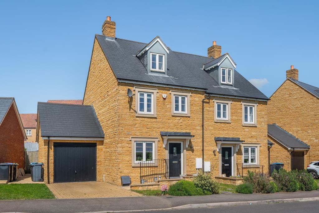 4 bed town house for sale in Chipping Norton, Oxfordshire OX7, £450,000