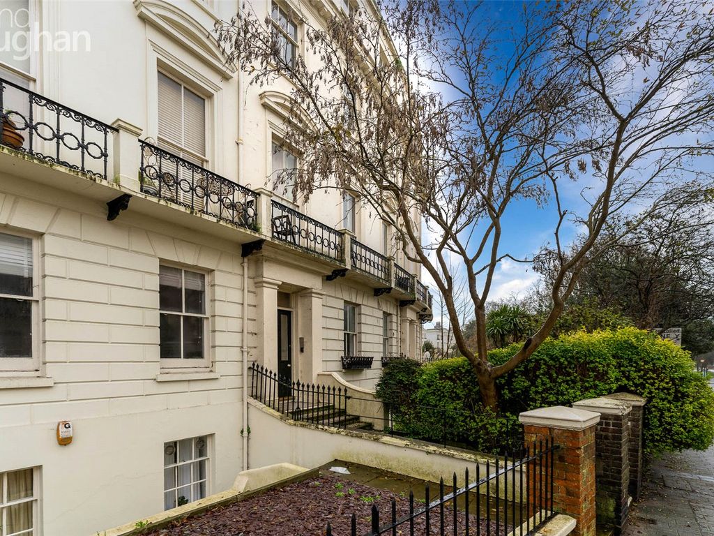 2 bed flat to rent in Montpelier Crescent, Brighton, East Sussex BN1
