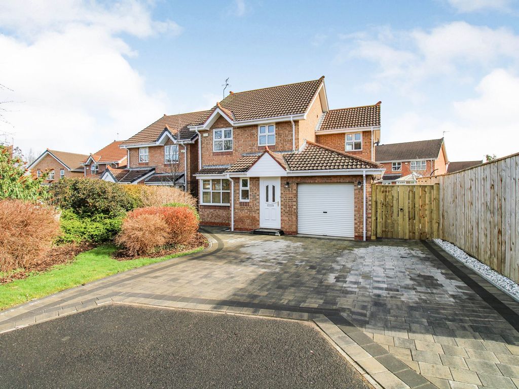 3 bed detached house for sale in Longleat Gardens, Pegswood, Morpeth