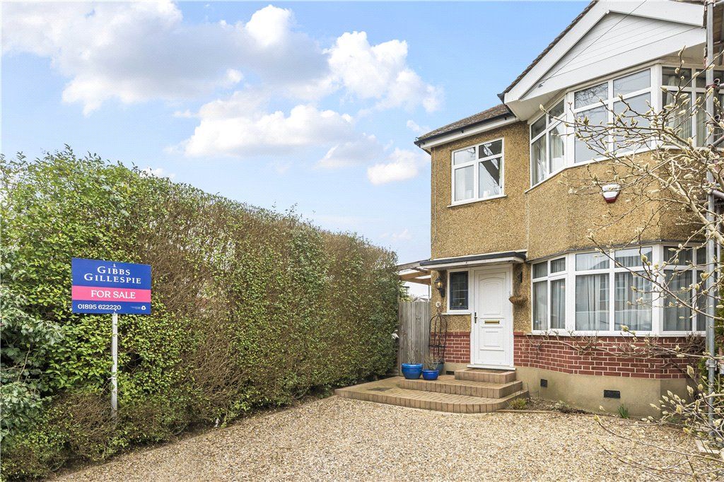2 bed end terrace house for sale in Tudor Close, Pinner, Middlesex HA5