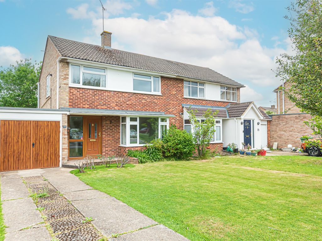 3 bed semidetached house to rent in Clifton Road, Wokingham RG41, £