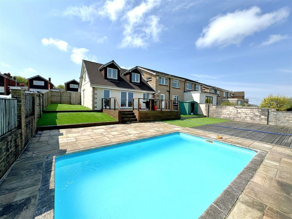 5 bed semidetached house for sale in Moorland View, Derriford