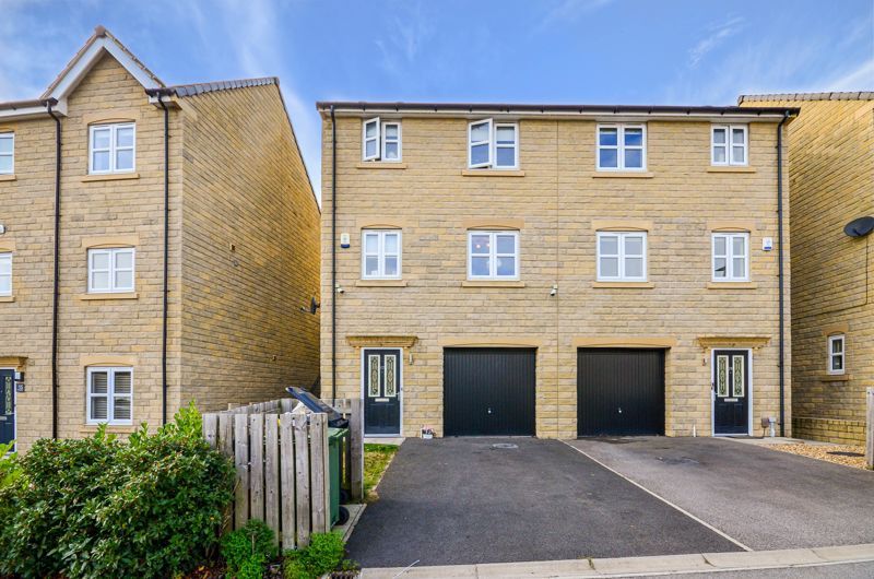 17 Pye Road, Huddersfield HD3