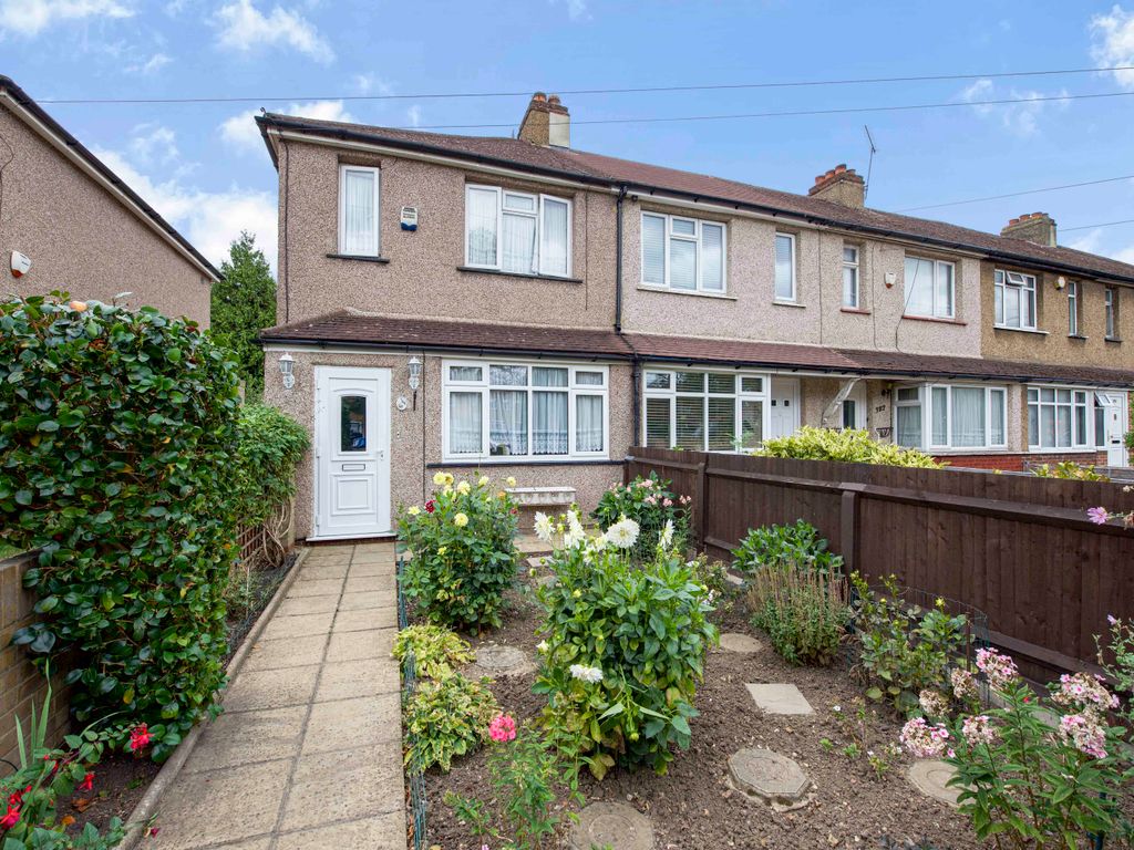 2 bed end terrace house for sale in Harlington Road, Hillingdon UB8