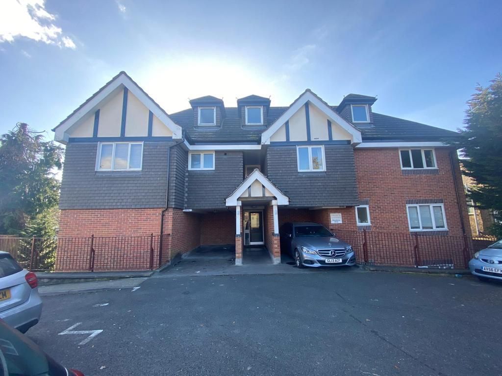 2 bed flat to rent in Chase Ridings, Enfield EN2, £1,750 pcm Zoopla