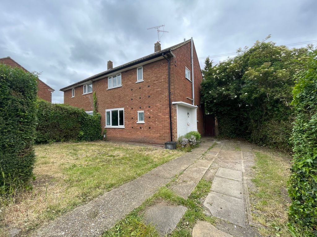 3 bed semidetached house to rent in Birdsfoot Lane, Luton LU3 Zoopla