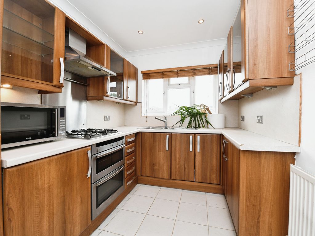 2 bed for sale in Hatch Road, Pilgrims Hatch, Brentwood