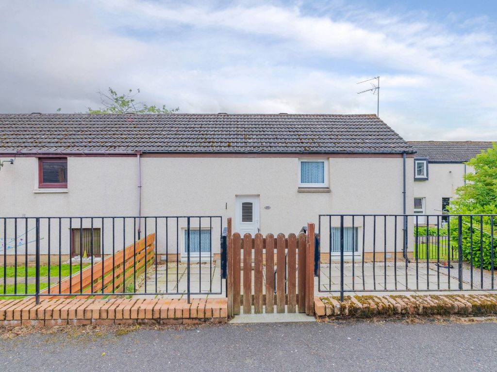 3 bed semidetached house for sale in Johnston Gardens North