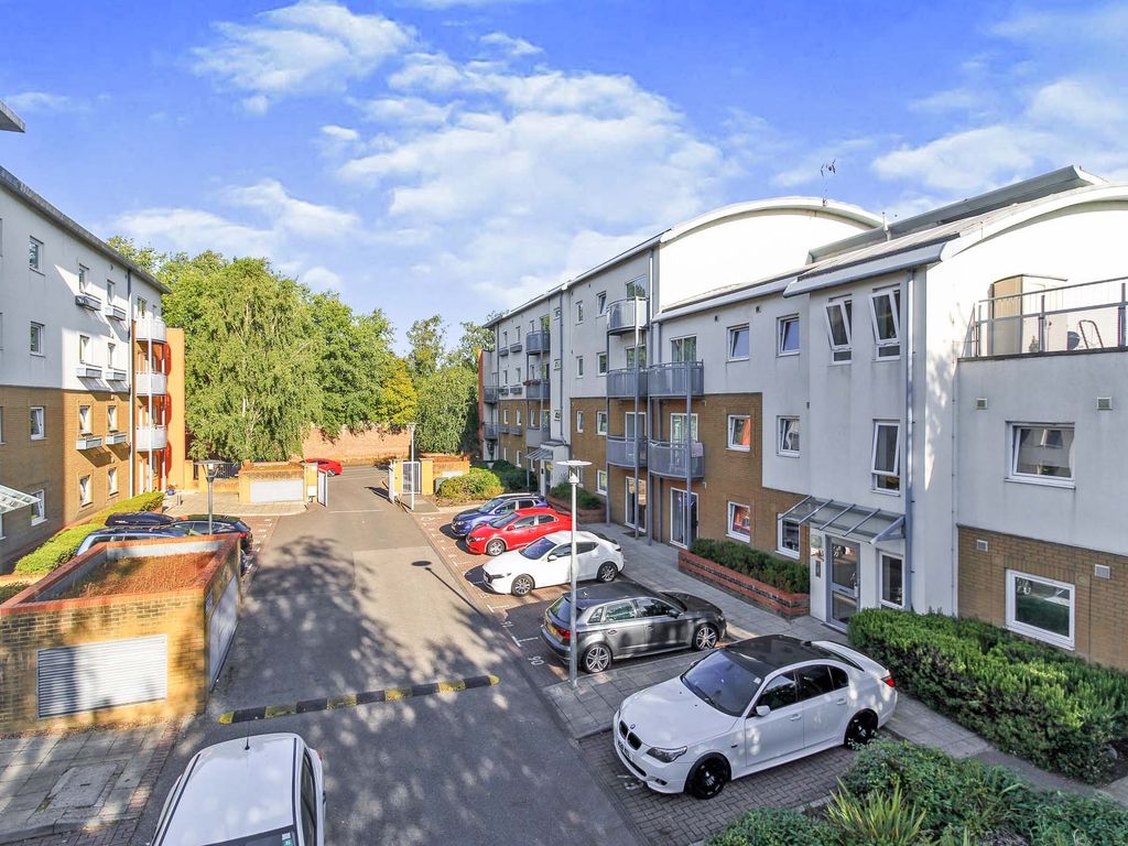 1 bed flat for sale in Trafalgar Gardens, Crawley RH10 Zoopla