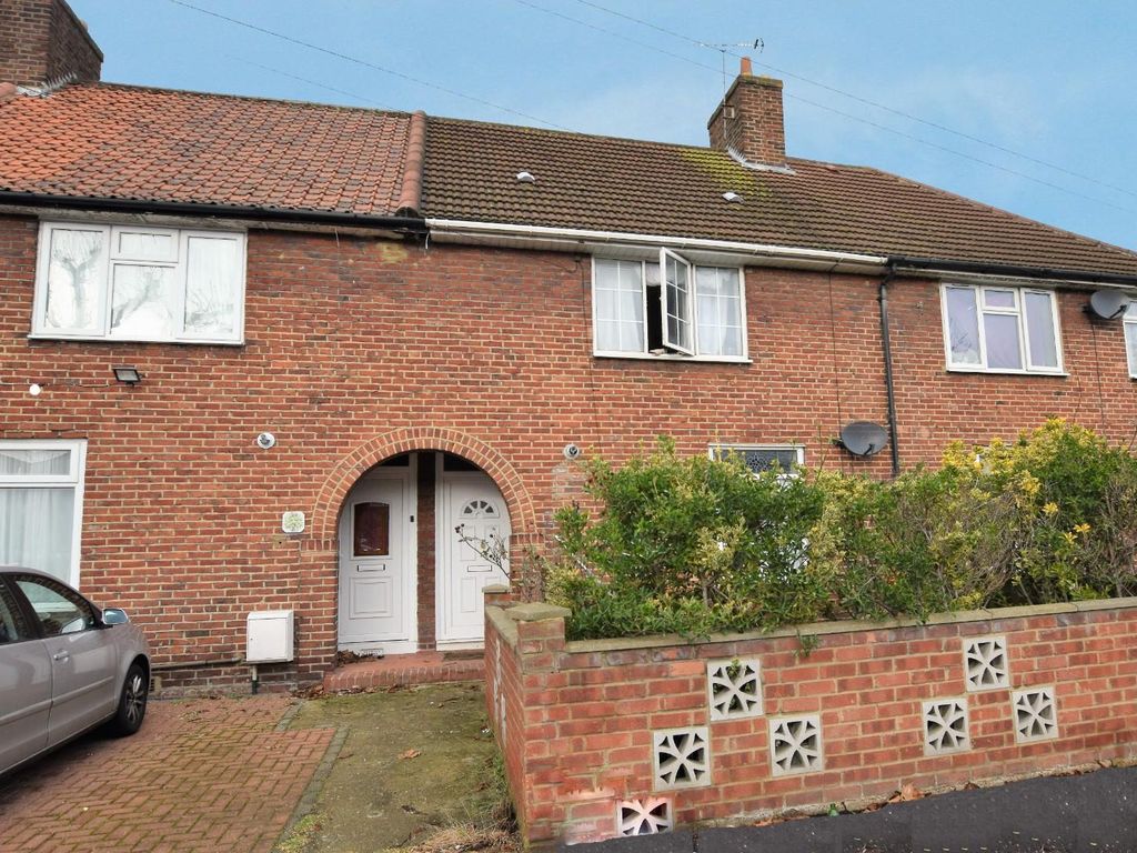 2 bed property for sale in Walnut Tree Road, Dagenham RM8 Zoopla