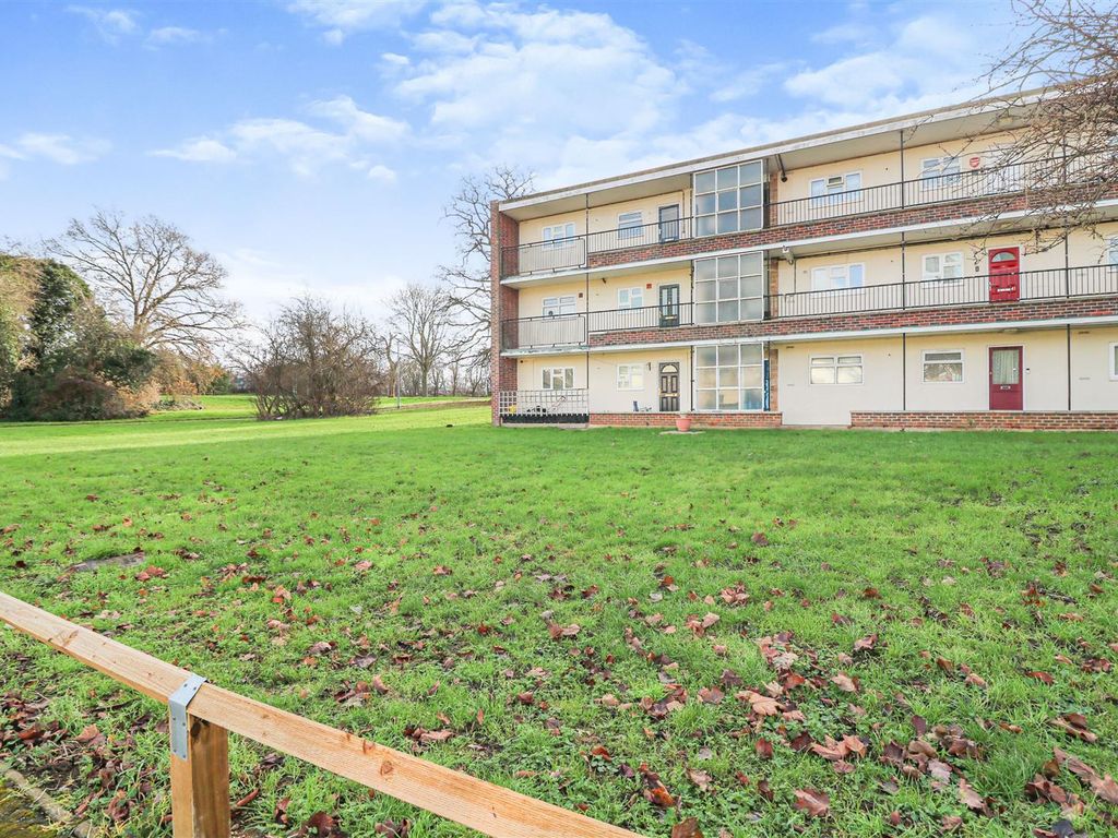 2 bed flat for sale in The Lawn, Harlow CM20, £190,000 Zoopla