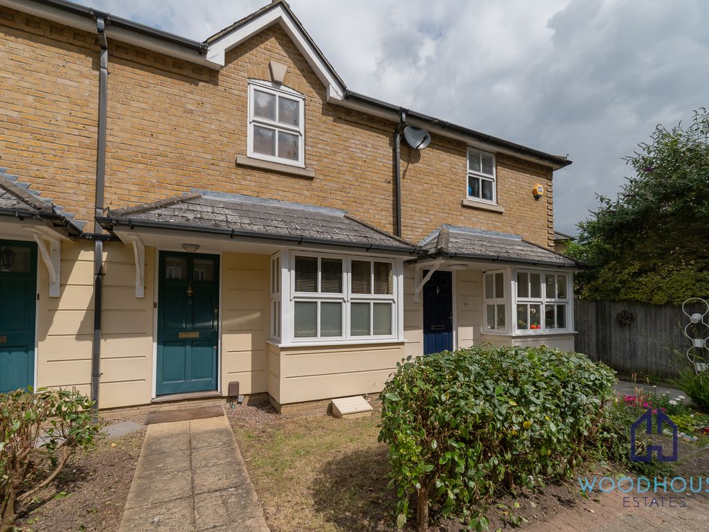 2 bed terraced house to rent in Kensington Close, London N11, £1,995
