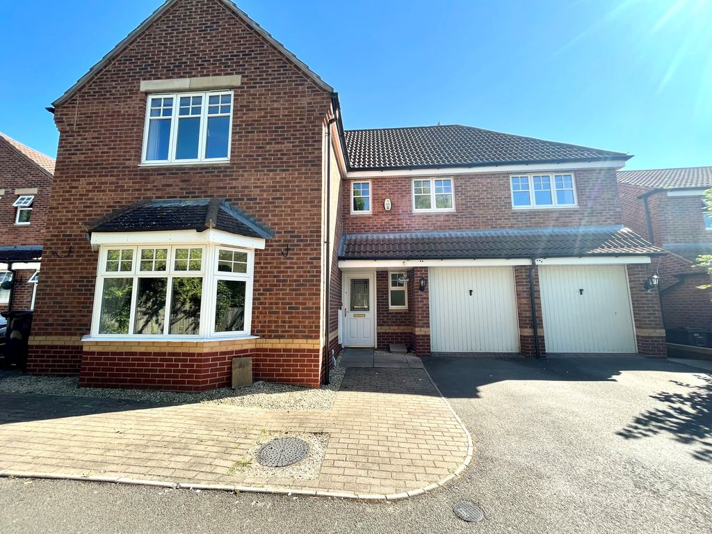 5 bed detached house to rent in Wavers Marston, Marston Green