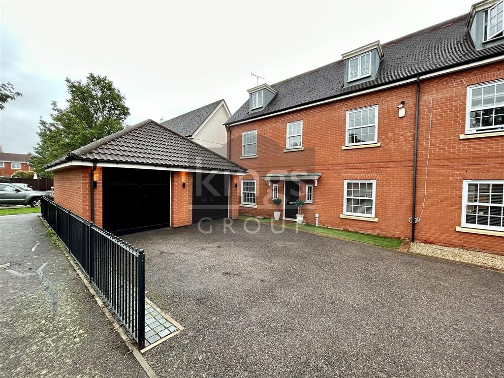 4 bed property for sale in Greenwich Way, Waltham Abbey EN9, £700,000 Zoopla