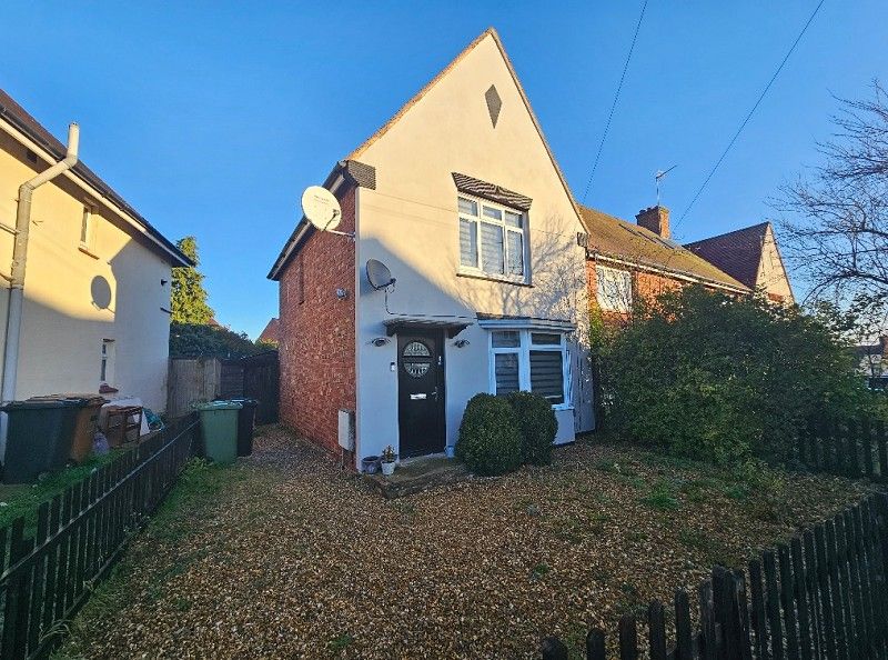 3 bed semidetached house to rent in Jubilee Crescent, Wellingborough