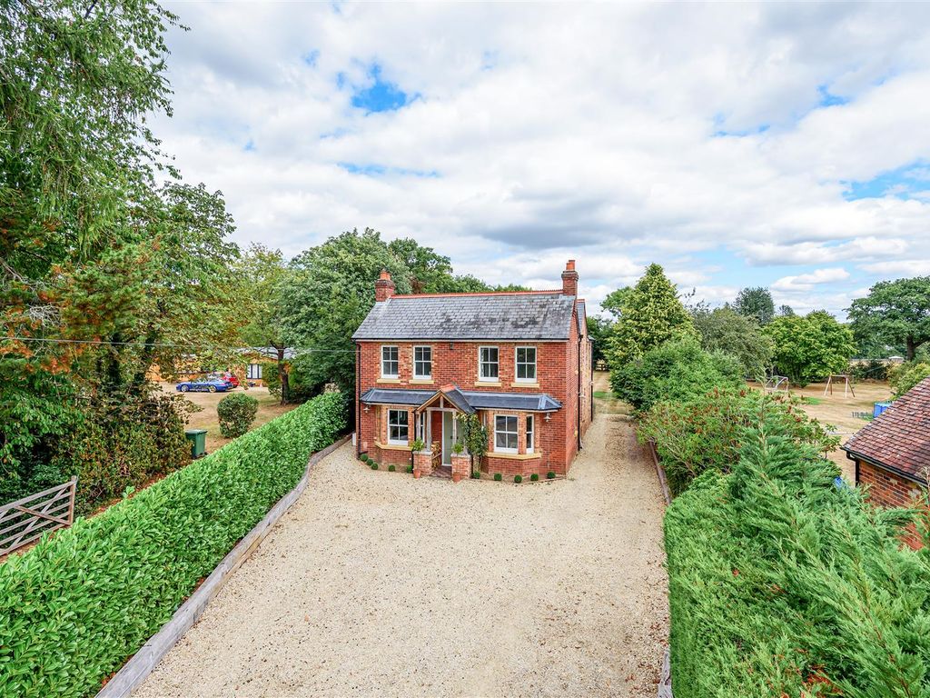 5 bed detached house for sale in Wood Lane, Kidmore End, Reading RG4