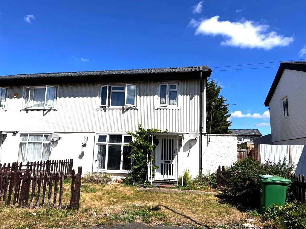 3 bed end terrace house for sale in Frenchum Gardens, Cippenham, Slough