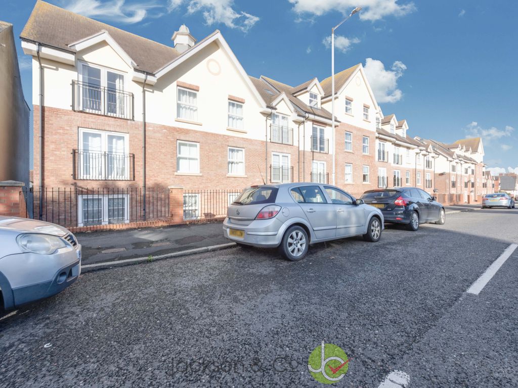 2 bed flat for sale in Main Road, Harwich CO12 Zoopla