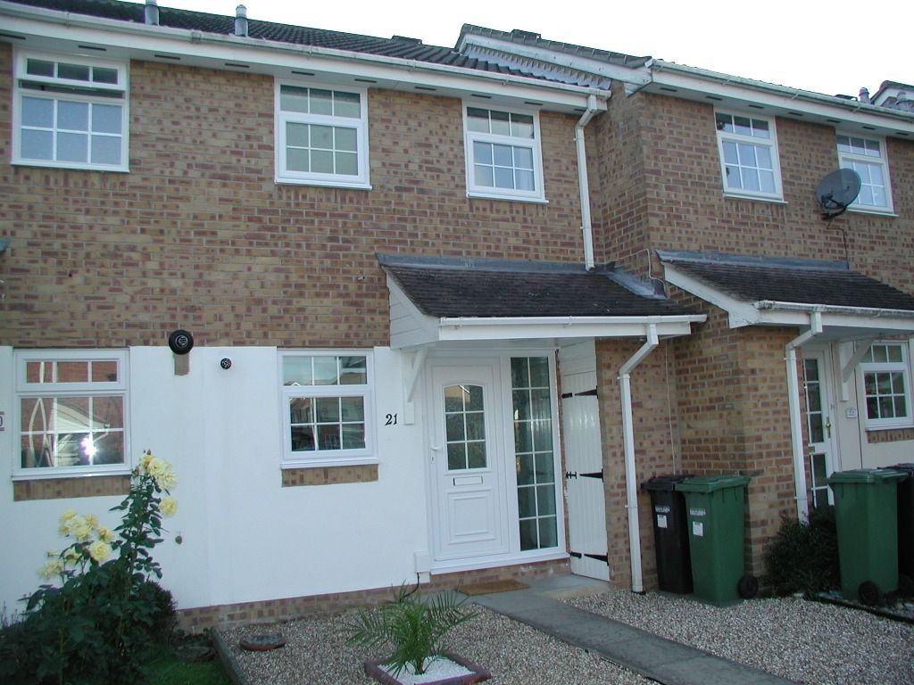 2 bed terraced house to rent in Cudworth Mead, Hedge End SO30, £1,300